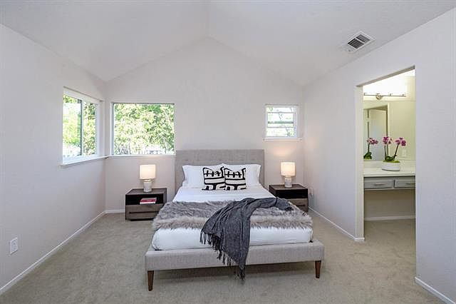 1st image of 382 Winwood Ct