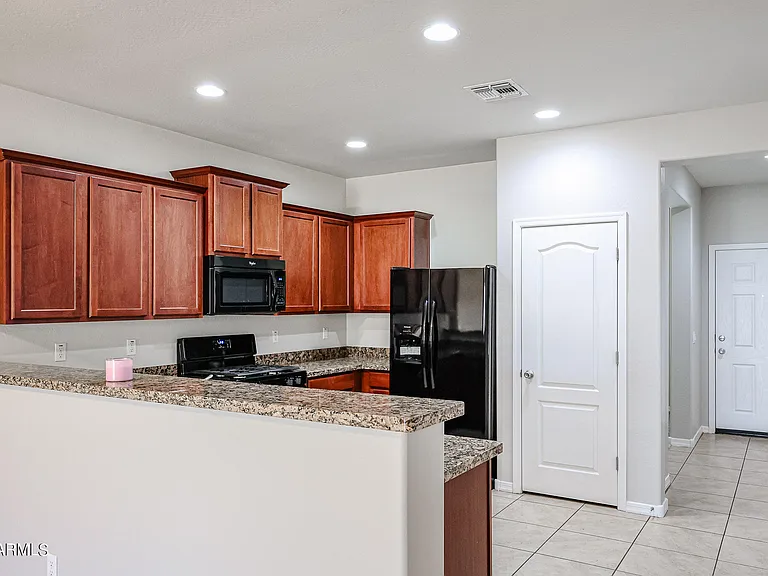 7009 S 78th Dr — Photo 7