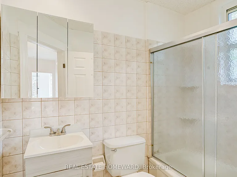 208 Ontario St #UPPER — Photo 10