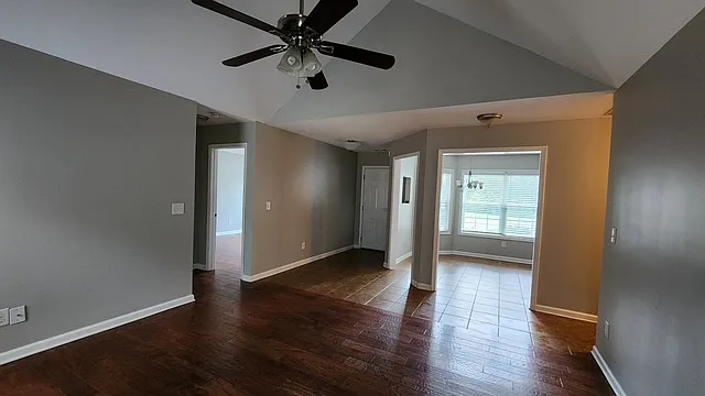 1407 Princeton Dr - 1 — Photo 4