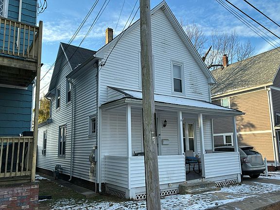 3rd image of 58 Oak Ave