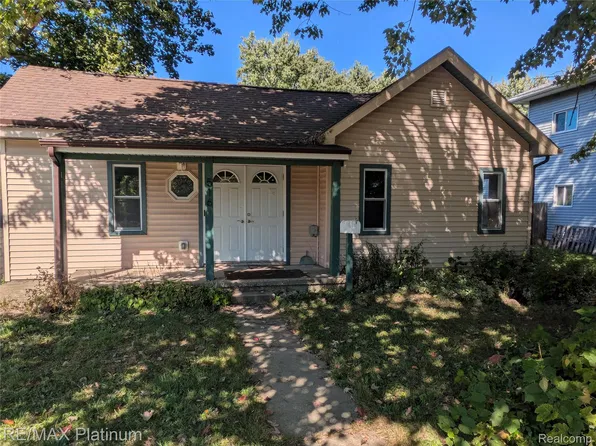 516 Factory St, Howell, MI 48843