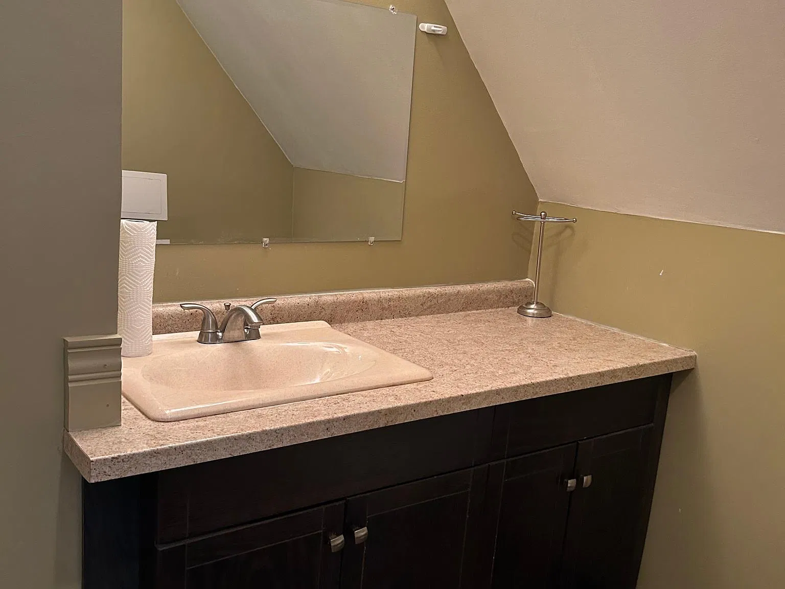 3 bed, 1.5 bath, 1950 sqft, $2,200 — Photo 3