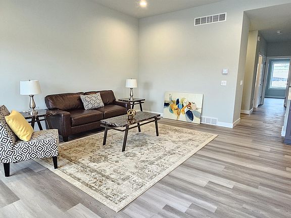 2nd image of 410 Cityview Blvd