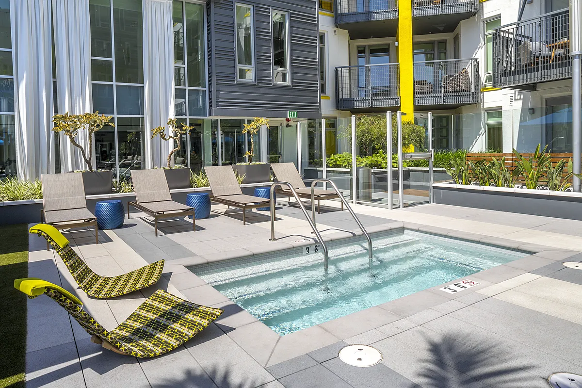 Building Photo - mResidences Olympic & Olive