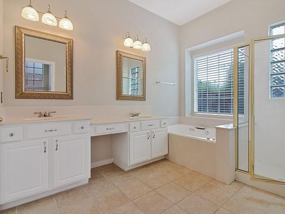 3rd image of 305 Salisbury Ln