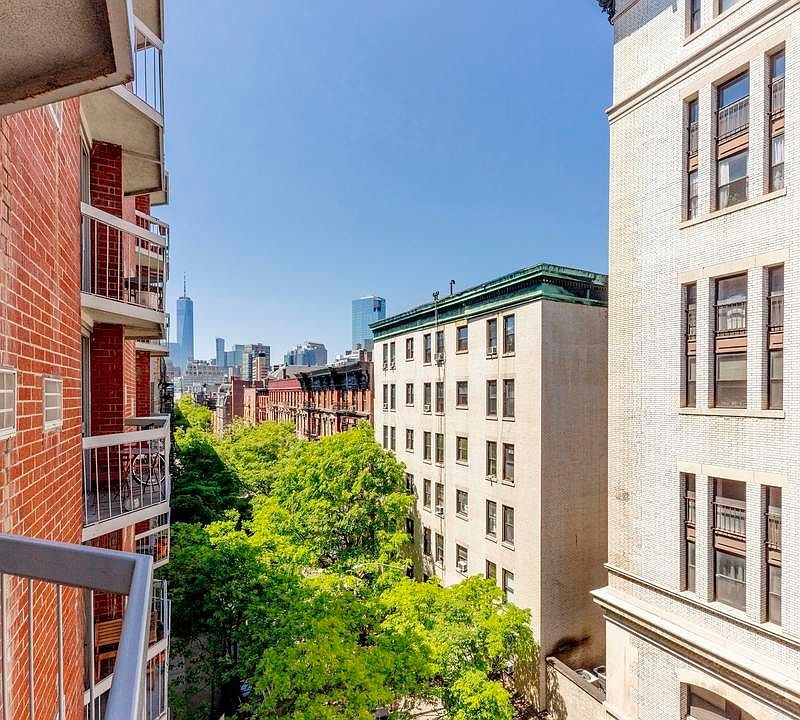 2nd image of 184 Thompson St APT 4K
