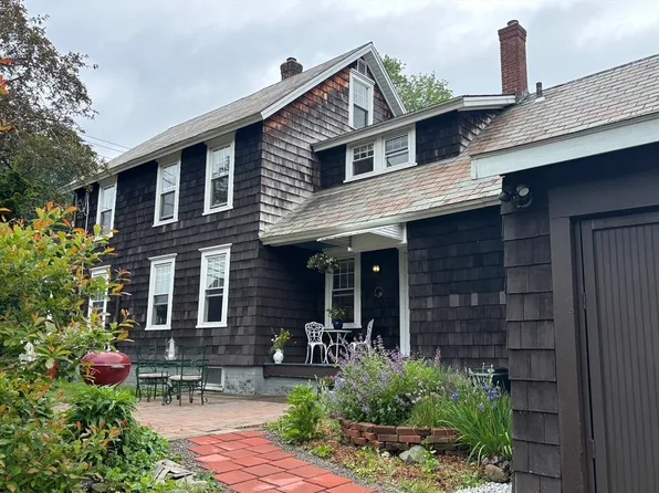 73 Maple St, Greenfield, MA 01301