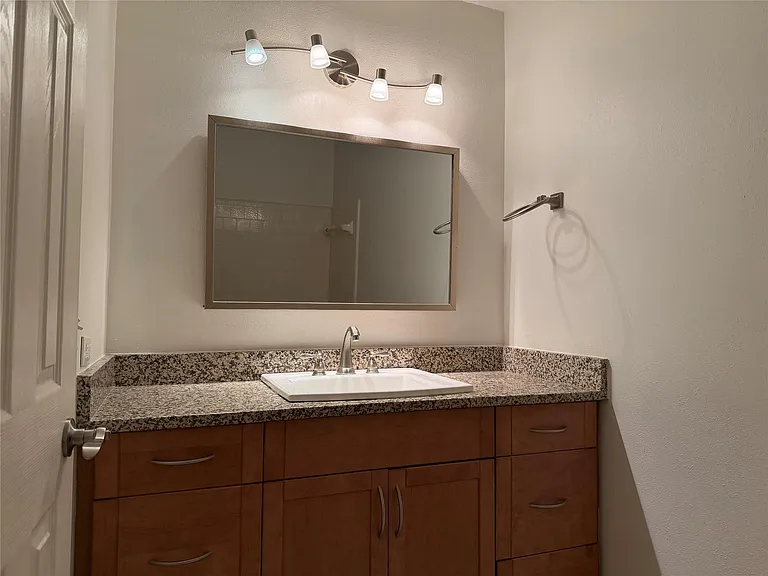 18142 Glenledi Dr — Photo 38