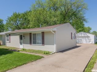 519 14th Ave, Silvis, IL 61282