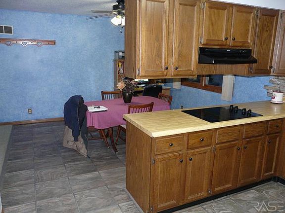 5th image of 45418 275th St