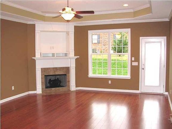 4th image of 2854 Amsterdam Ln #2