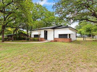 324 Walnut Ave, Azle, TX 76020