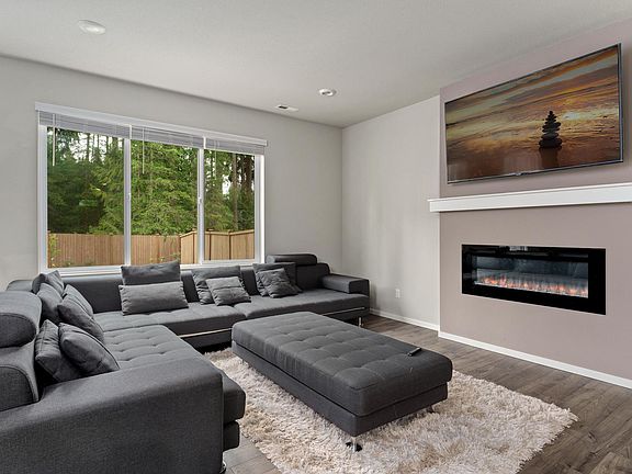 Spacious living room