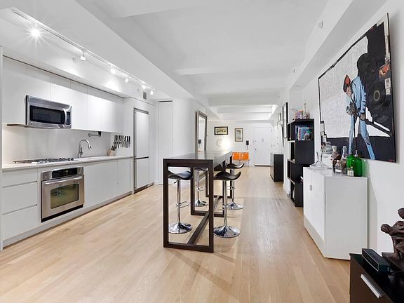 3rd image of 90 William St #14DD