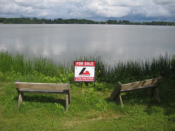 BEAUTIFUL LAKE FRONTAGE