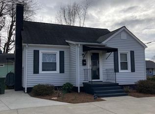 941 S Hawthorne Rd, Winston Salem, NC 27103