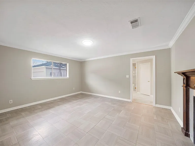 16121 Singapore Ln — Photo 16
