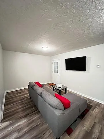 1050 Scott St Photo 1
