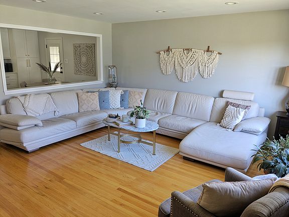 Living Room // Open and spacious area
