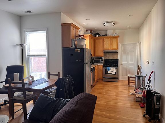 5th image of 3145 Mission St APT 4