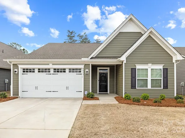 5055 Summer Surprise Ln, Charlotte, NC 28215
