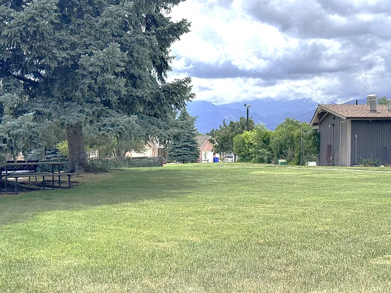 434 Valley Hi Cir #B24 — Photo 28