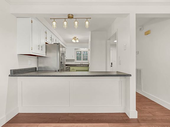 5th image of 320 Kingswood Ct