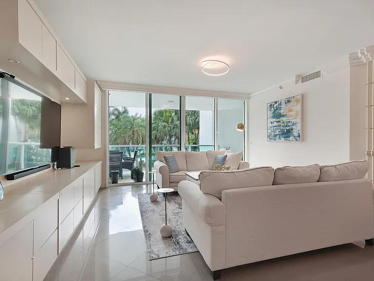 550 SE Mizner Blvd #B209 — Photo 3