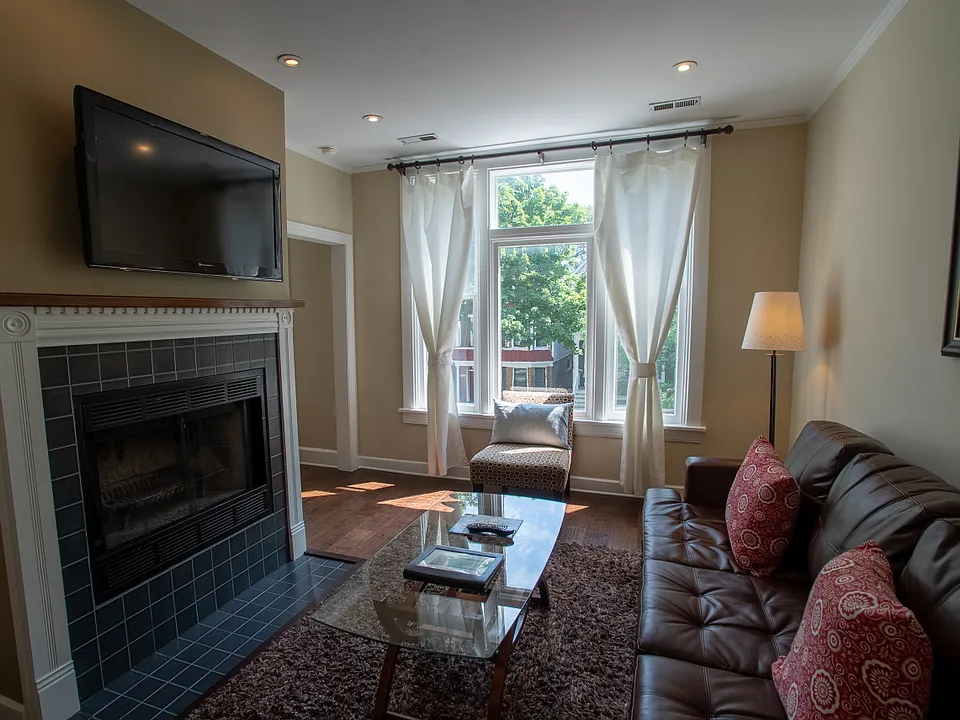 3238 N Hoyne Ave #2