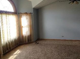 285 Green Mountain Dr, Bolingbrook, IL 60440