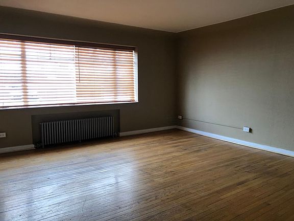 4th image of 1377 N Pearl St #14