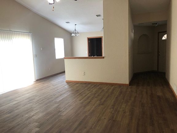2nd image of 1528 Clover Dr