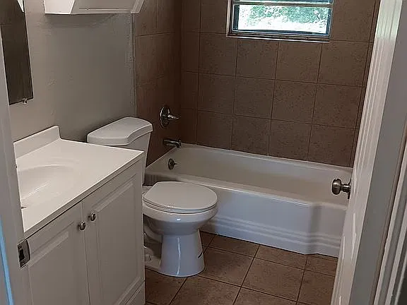 4 bed, 1350 sqft, $1,900 — Photo 3