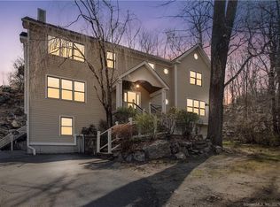 355 Mistywood Ln, Fairfield, CT 06824