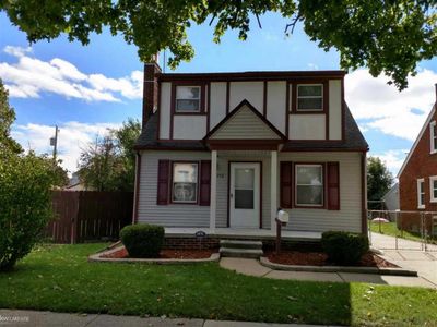 8212 Edward Ave, Center Line, MI, 48015