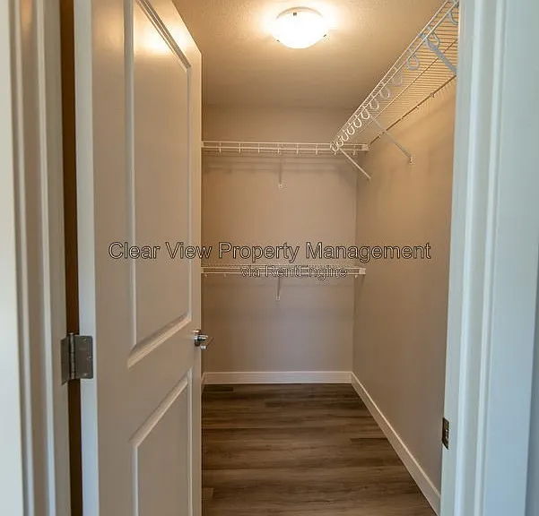 98 Sunridge Blvd W #UPPER LEVEL — Photo 10