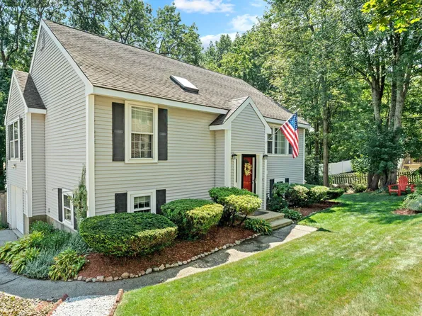 76 Hunters Village Way, Manchester, NH 03103