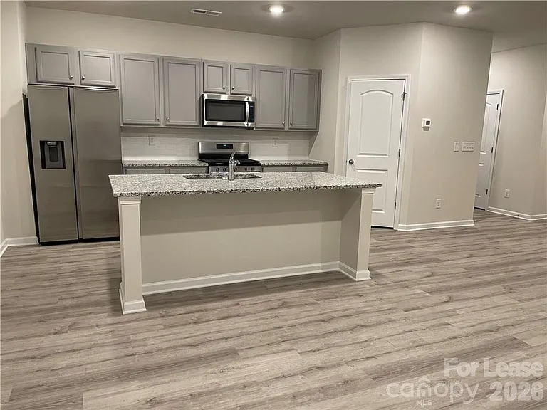 1015 Maylen Trce — Photo 2