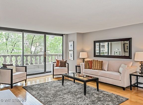 3rd image of 1250 N Dearborn Pkwy #4B