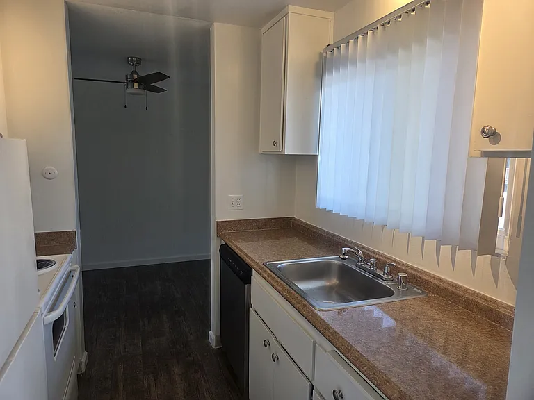 Tropic Sands Apartments — Photo 47