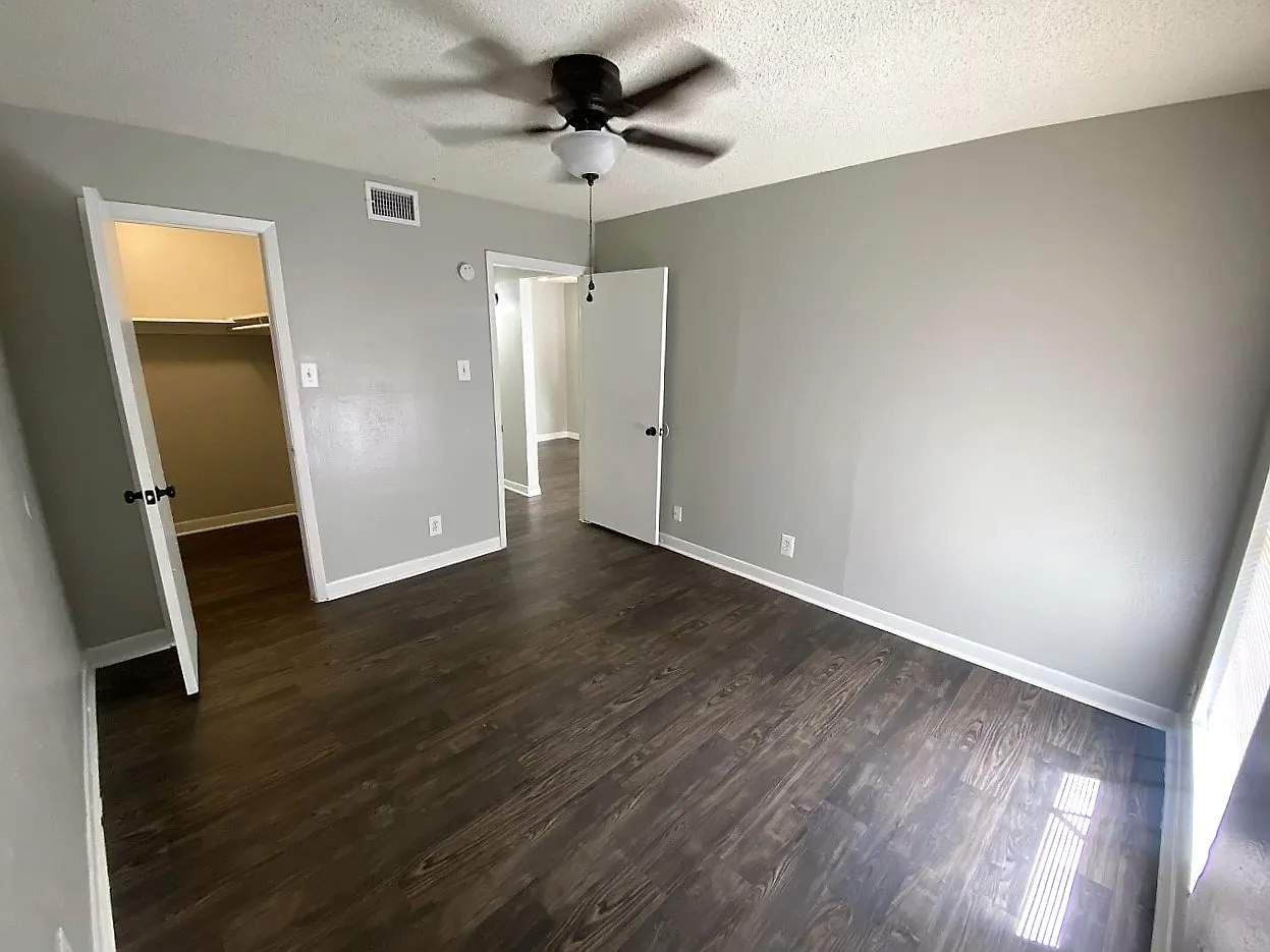 Edinburg Place Apartments - 0601 — Photo 3