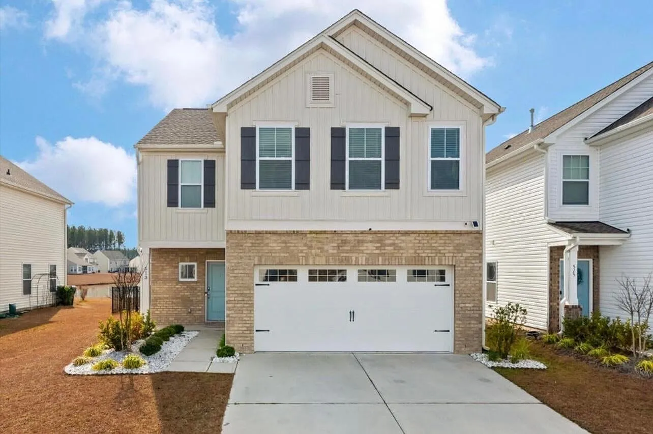 4 bed, 2.5 bath, 2252 sqft, $2,750 — Photo 2