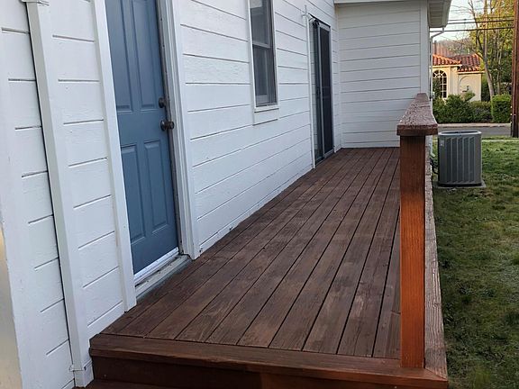 5th image of 1487 Oak Ave