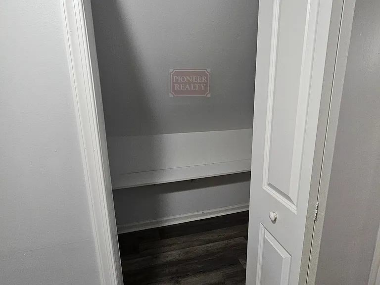 2331 Fleet Ave — Photo 9