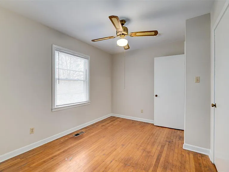 302 Volena Pl — Photo 7