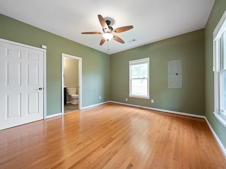 804 Gerard St — Photo 8