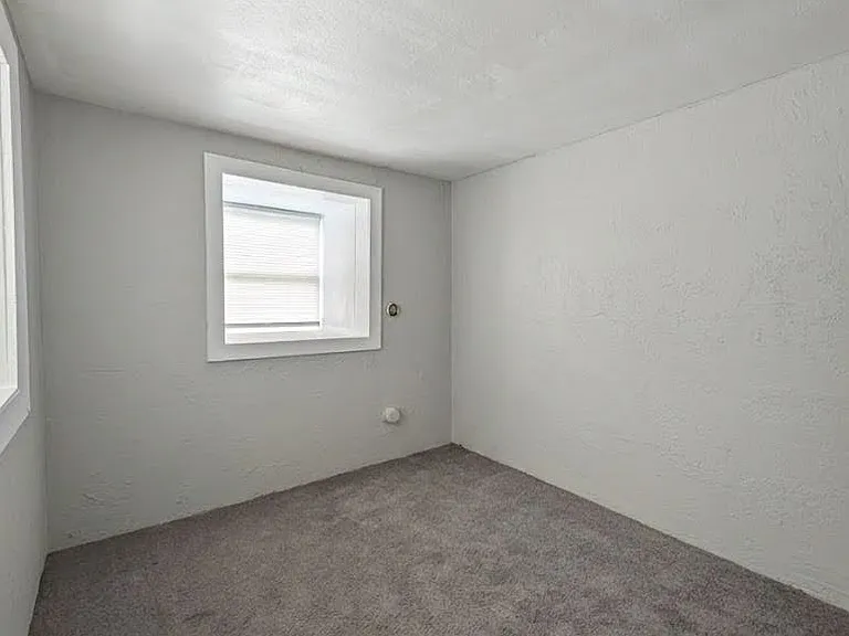 7704 N Taliaferro Ave — Photo 13