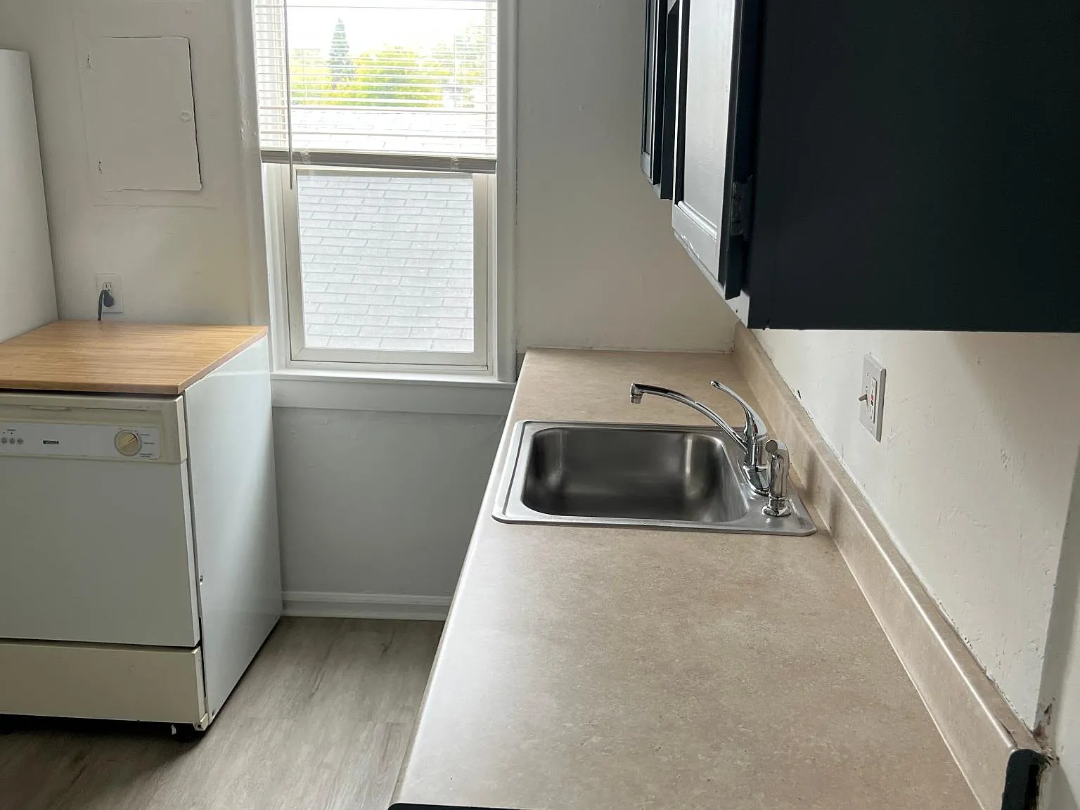 558 Park Ave — Photo 4