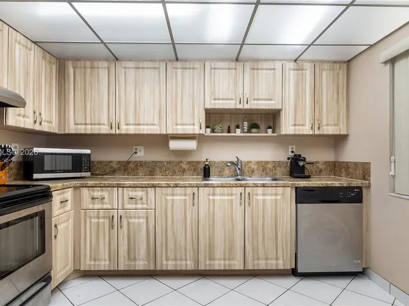 141 SW 96th Ter APT 204, Plantation, FL 33324